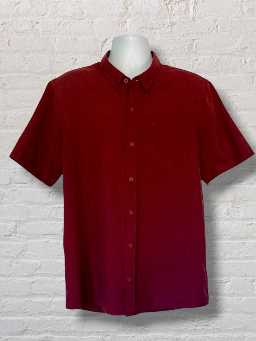 TravisMathew Men’s XL Short Sleeve Button Up Shirt Burgundy Solid Casual